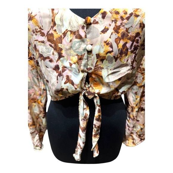 NWOT Open Edit Romantic Floral Tie Front Blouse Cropped Fit Size Medium - Picture 4 of 6